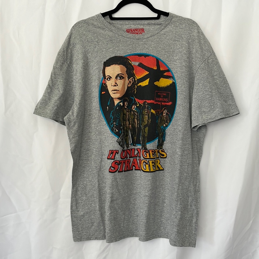 Stranger Things It Only Gets Stranger Classic Crew Tee Size XL UNISEX